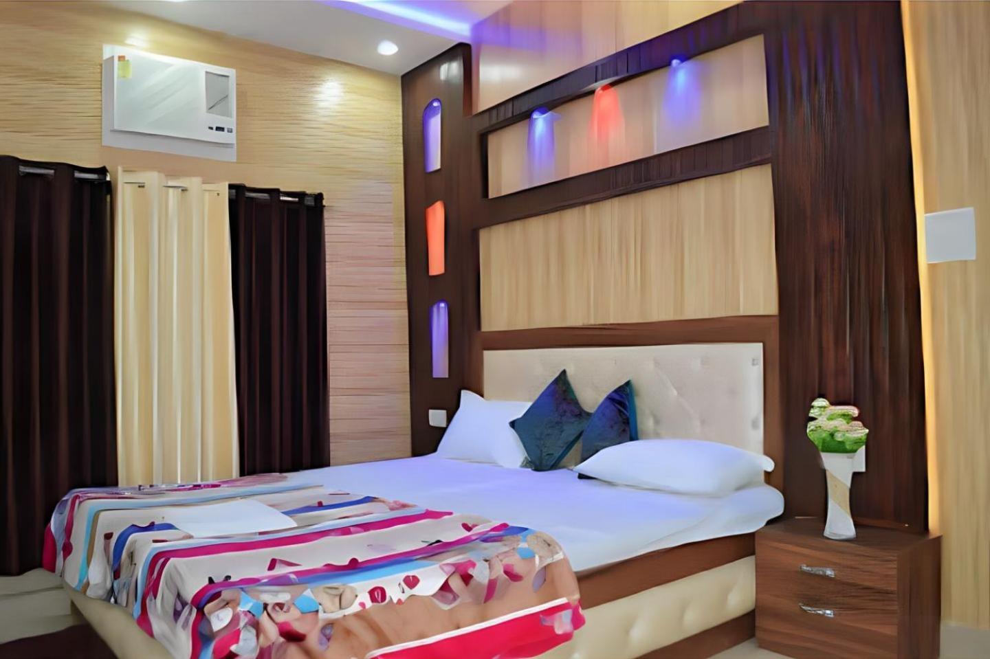 Taj Square A Luxurious Family Homestay Agra  Exteriör bild