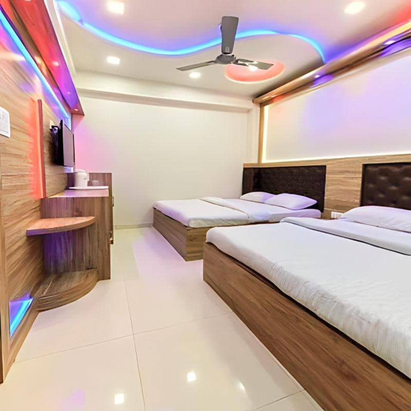 Taj Square A Luxurious Family Homestay Agra  Exteriör bild