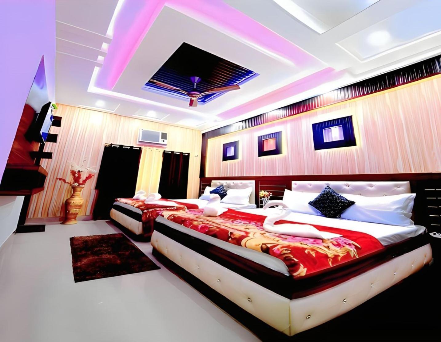 Taj Square A Luxurious Family Homestay Agra  Exteriör bild