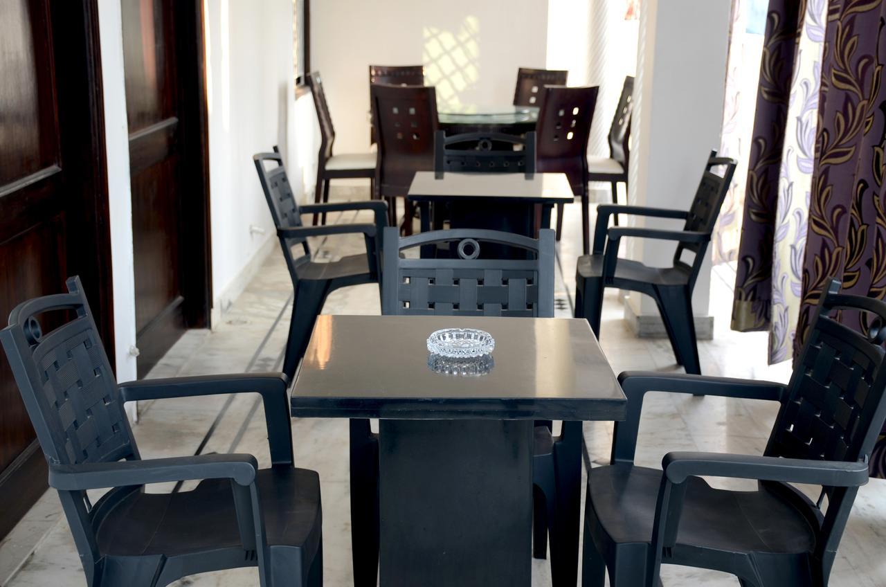 Taj Square A Luxurious Family Homestay Agra  Exteriör bild