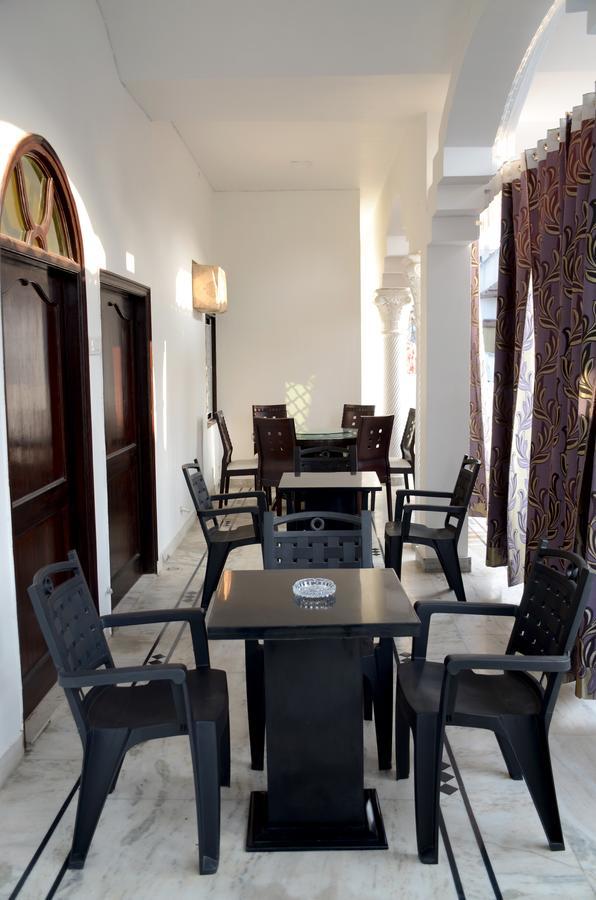 Taj Square A Luxurious Family Homestay Agra  Exteriör bild