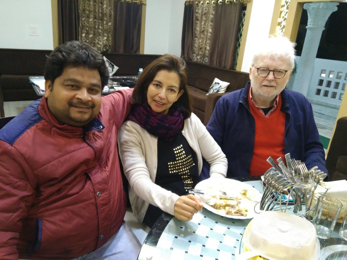 Taj Square A Luxurious Family Homestay Agra  Exteriör bild
