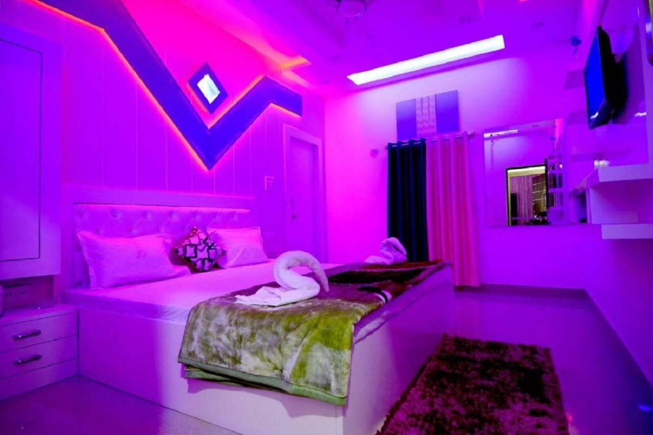 Taj Square A Luxurious Family Homestay Agra  Exteriör bild